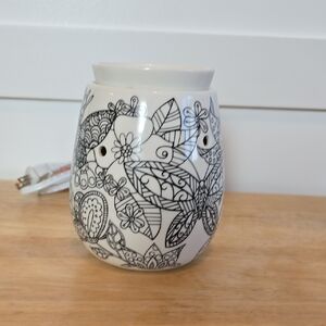 Scentsy Black and White Floral Candle Holder